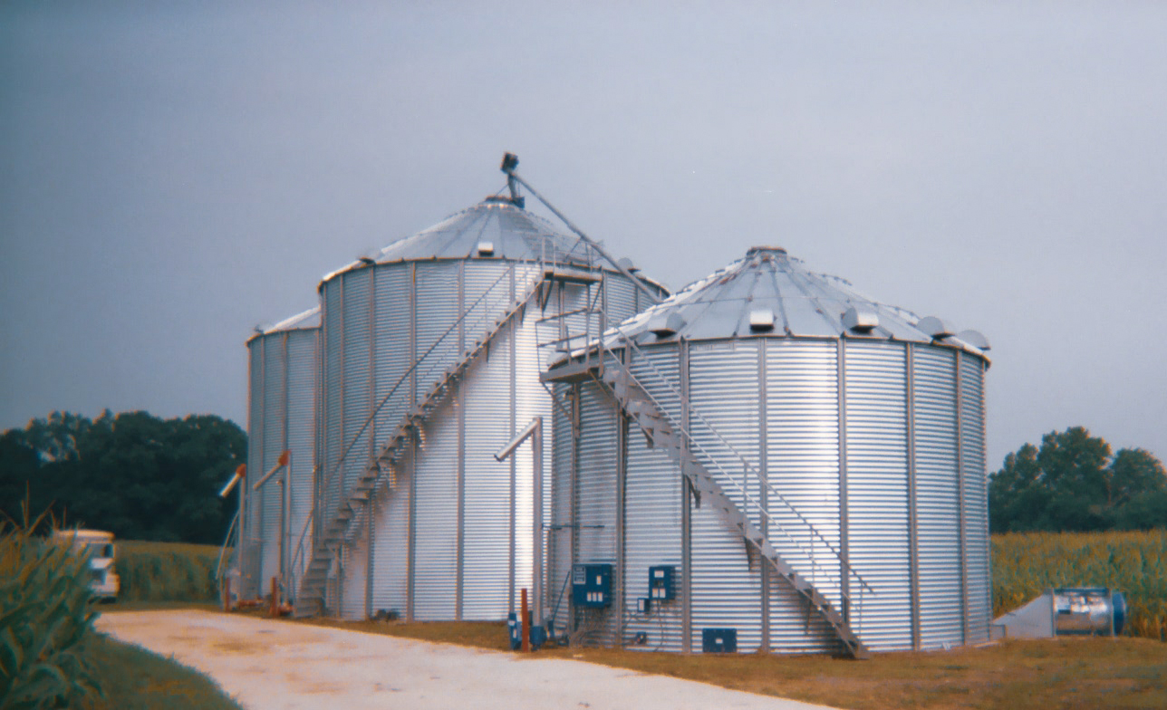 Three grain bins with Shivvers systems | Shivvers