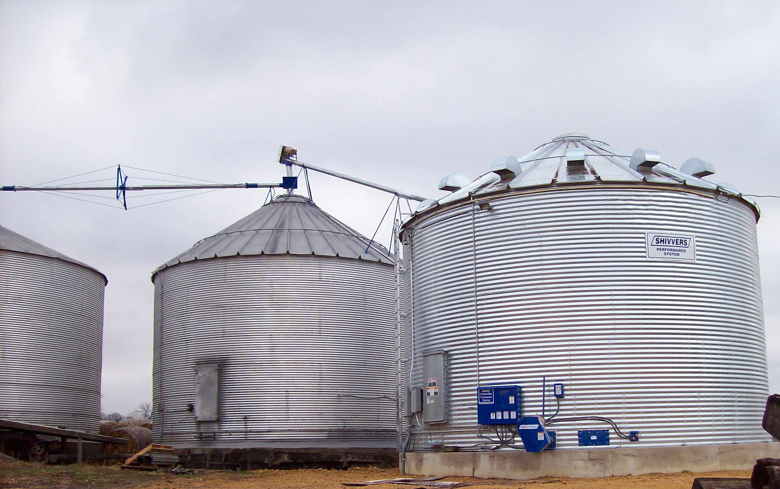 Three grain bins using Shivvers systems | Shivvers